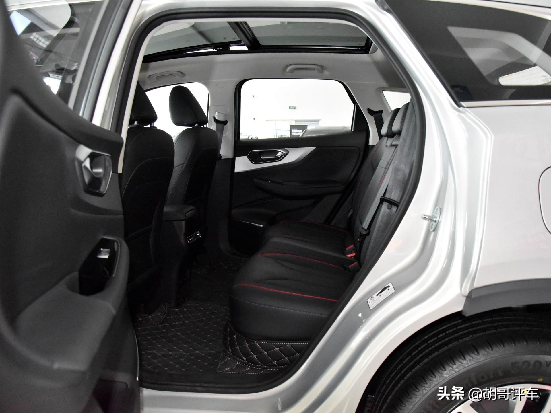 北京x7最新款顶配灰色,北京x7是时尚的舒适经济型suv