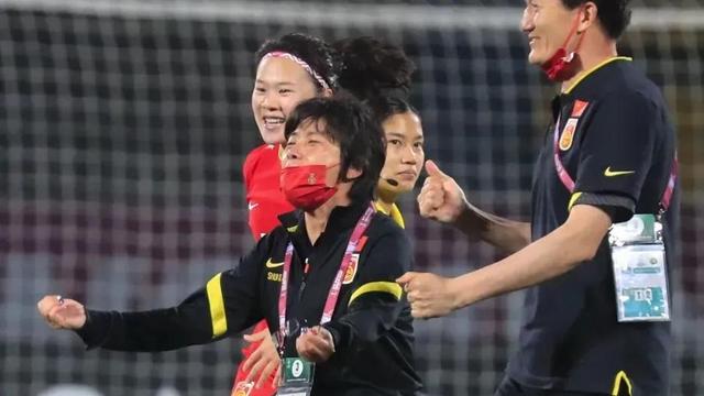 胜利来之不易，展现“铿锵玫瑰”精神，孙雯适合当足协主席