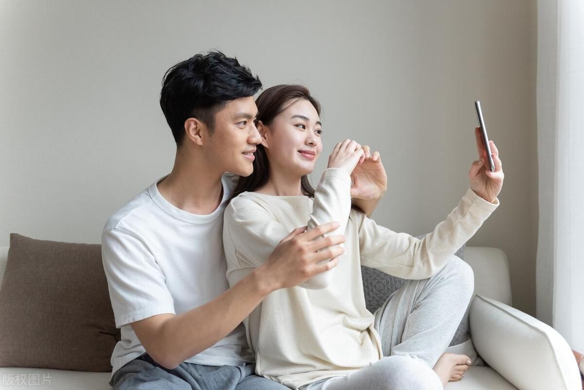 肛瘘术后的分泌物什么颜色算正常,私密处分泌物异常挂什么科