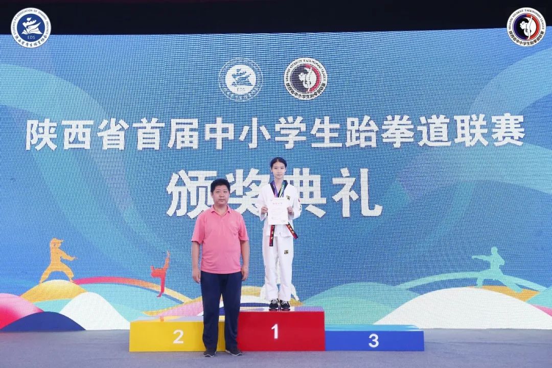 跆拳道小孩夺冠喜报,跆拳道馆比赛获奖喜报模板