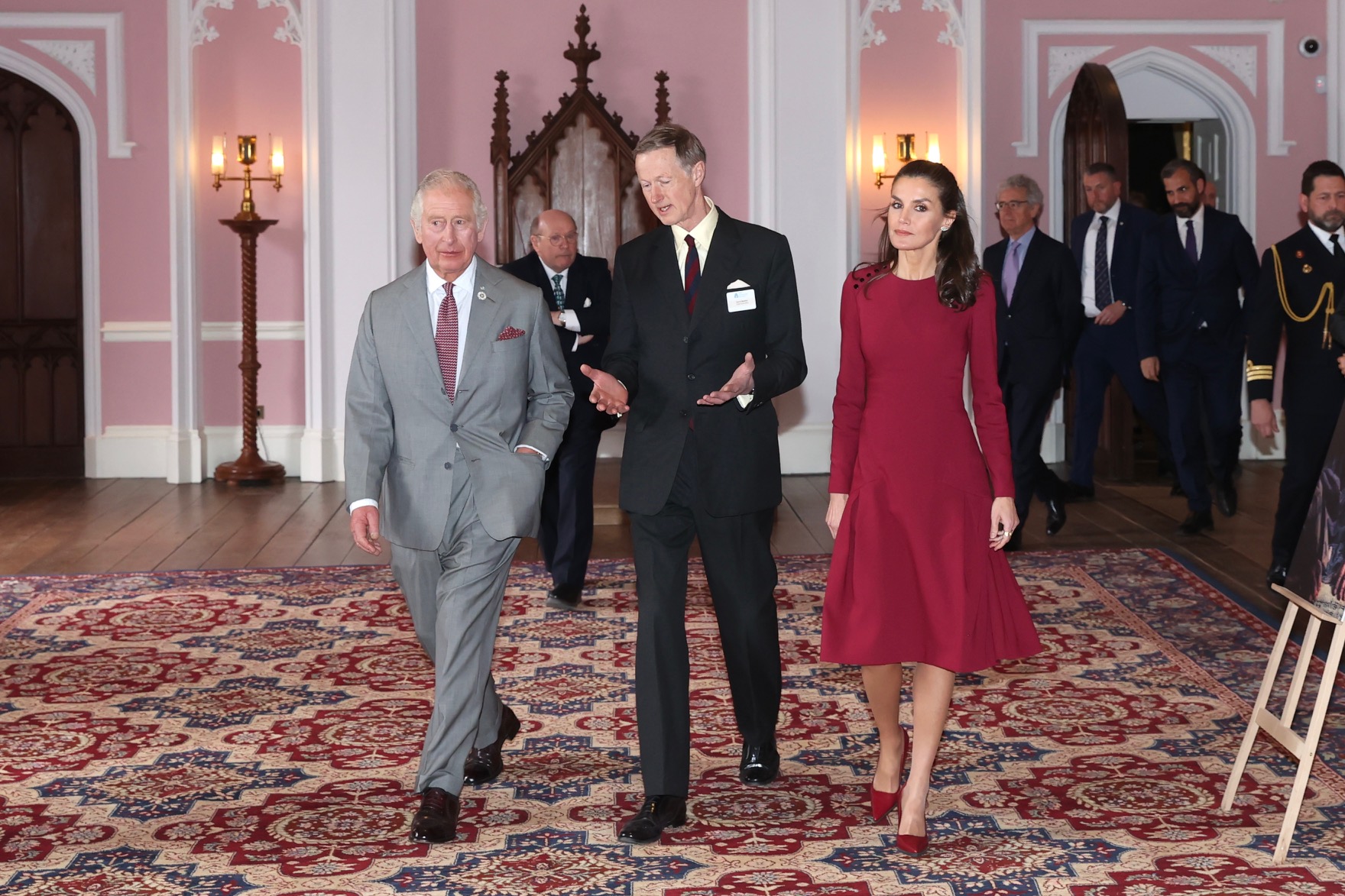 莱后六度垂青半身裙，不换思路换感觉，原来这就是“人穿衣”