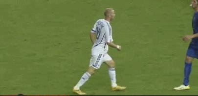 齐达内把足球艺术发挥得淋漓尽致,足球历史十大巨星齐达内