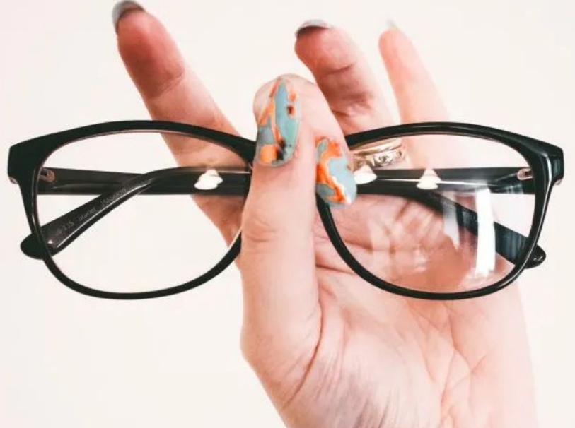 眼镜的清洁方法有哪些,专家教你如何洗眼镜