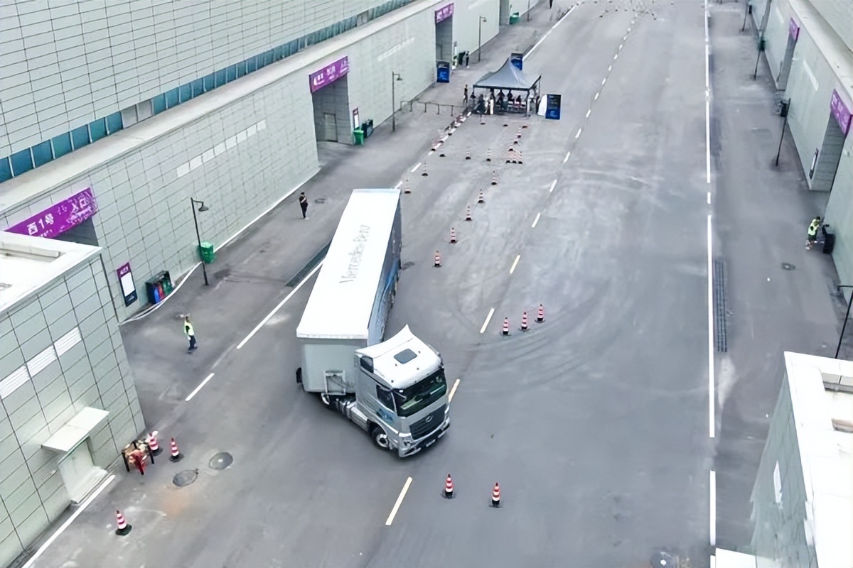 透过安全理念，解析奔驰卡车的领先|卡车之友网