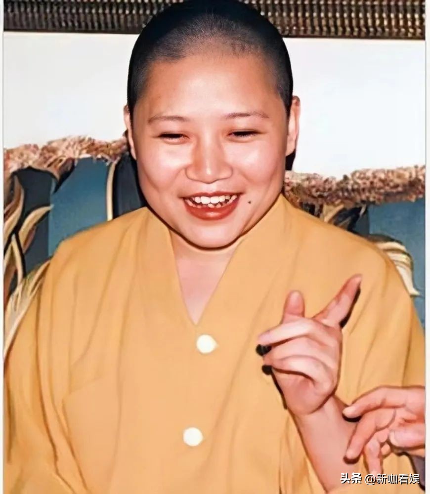 歌手李娜出家后还俗了吗,歌手李娜当年为什么出家