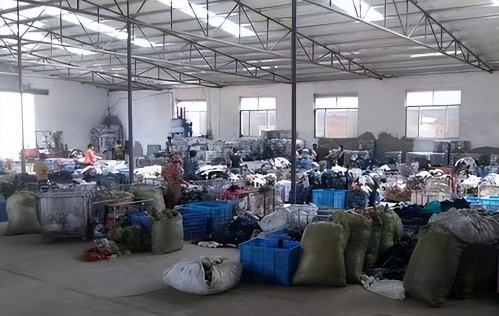 中国旧衣服被非洲人哄抢，一天能卖20万！女式内衣最受欢迎？