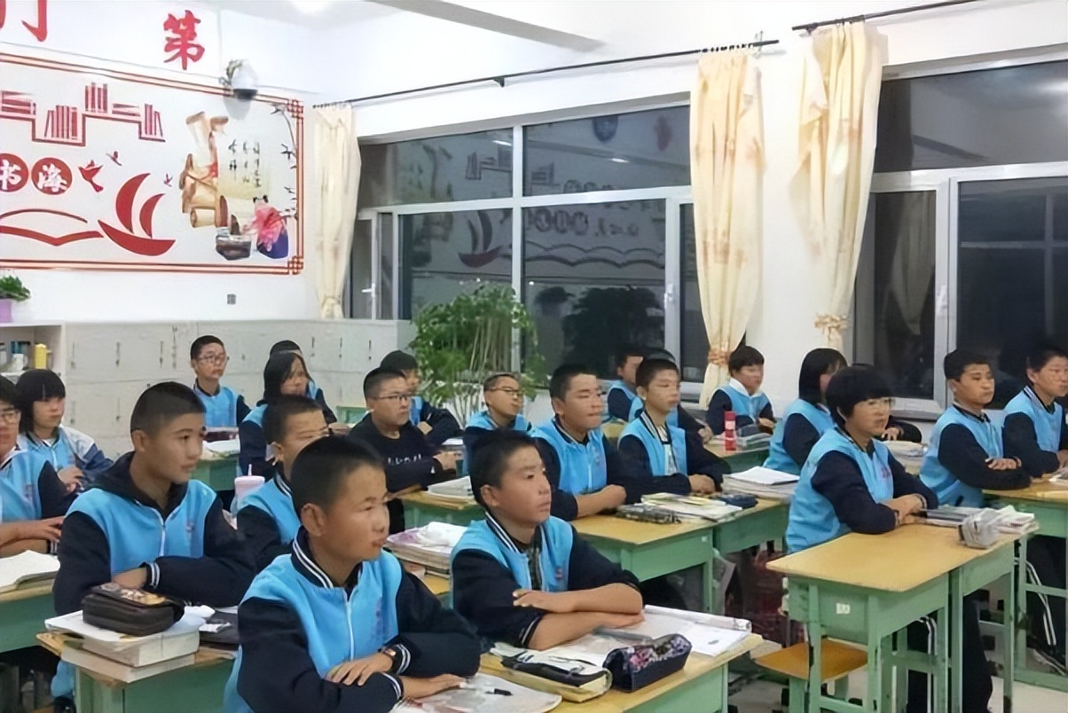 将取消中学生晚自习，家长们意见难以统一，教育部给出暖心答复