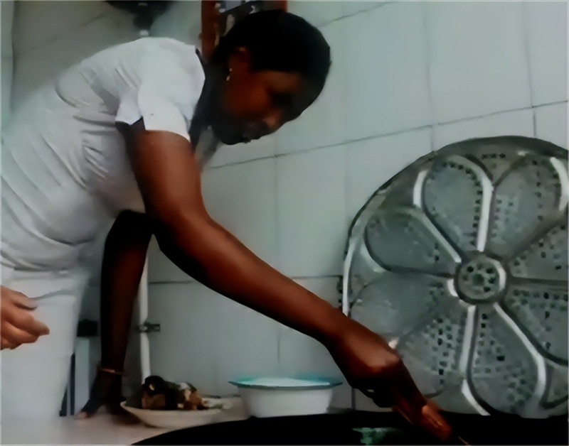 2009年，东北小伙和非洲媳妇生下混血儿，宝宝肤色着实没想到