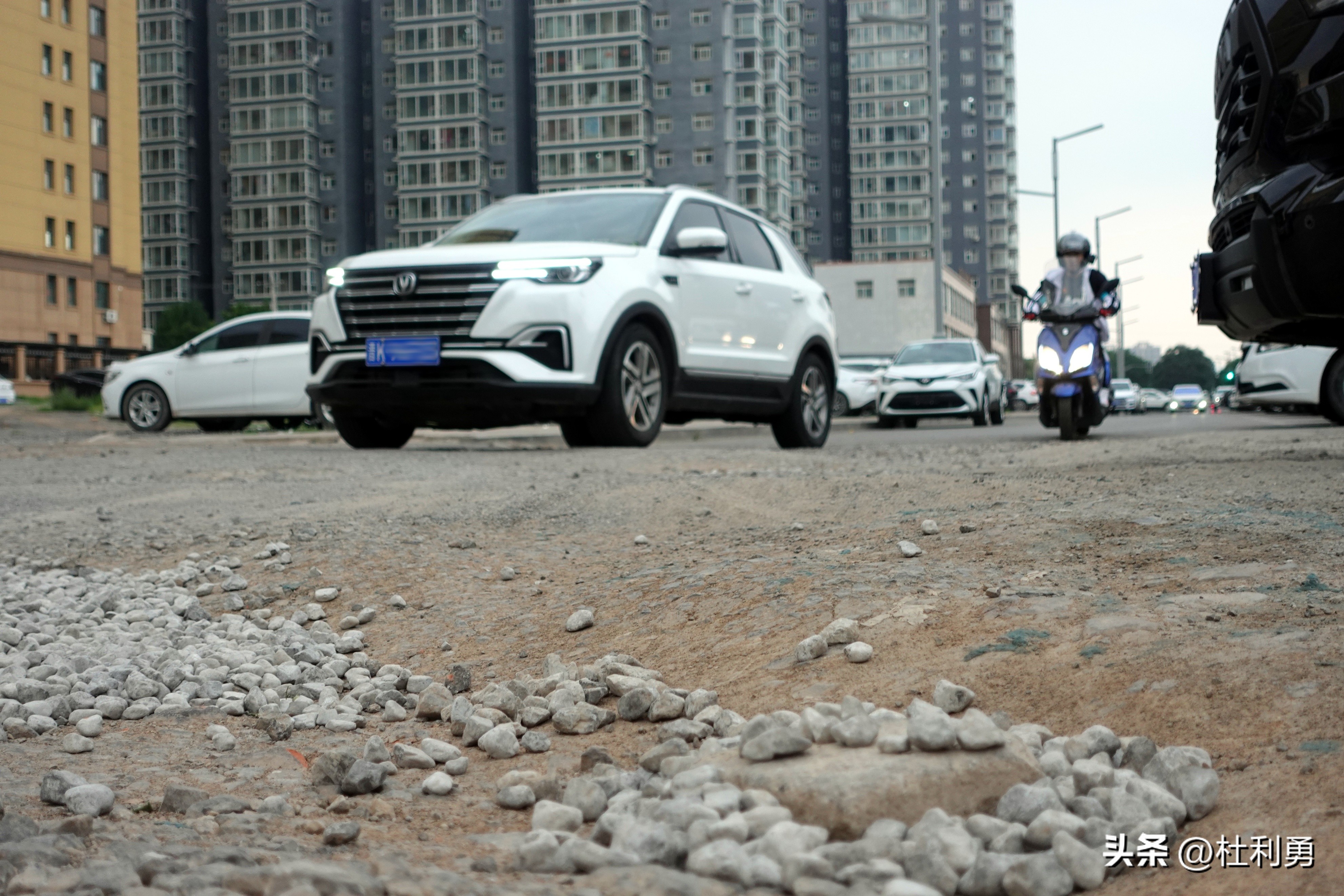 山西省晋中市榆次区：经纬北路50米长的“开膛路”何时能修好？