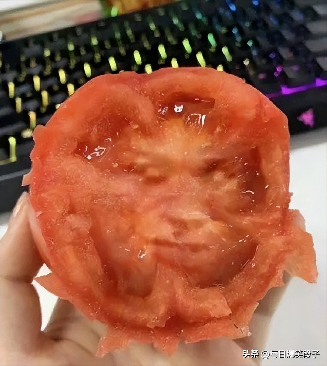 搞笑段子你女朋友真漂亮,吃鸡情侣搞笑段子