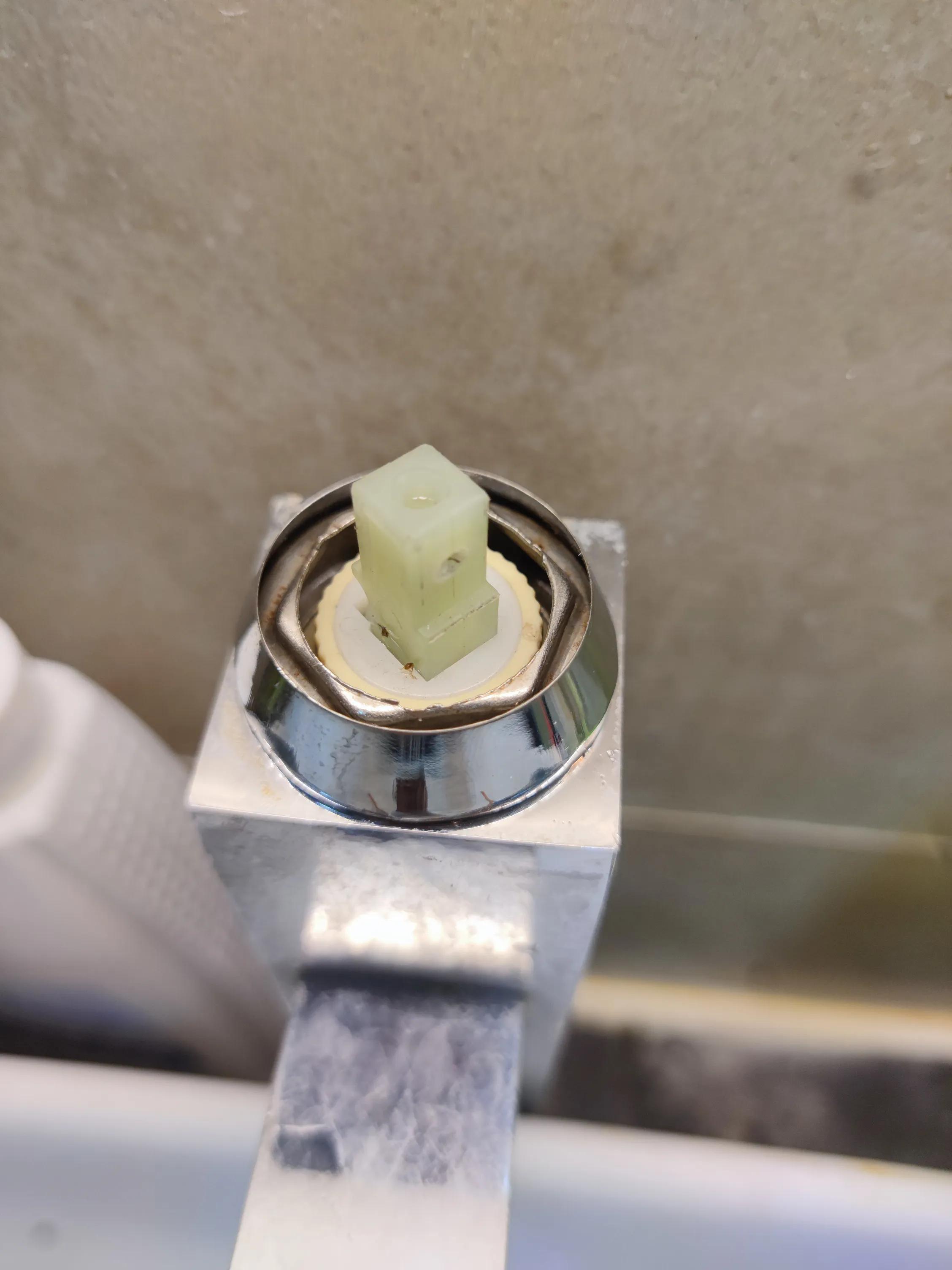 淋浴水龙头一直漏水,水龙头漏水自己修理