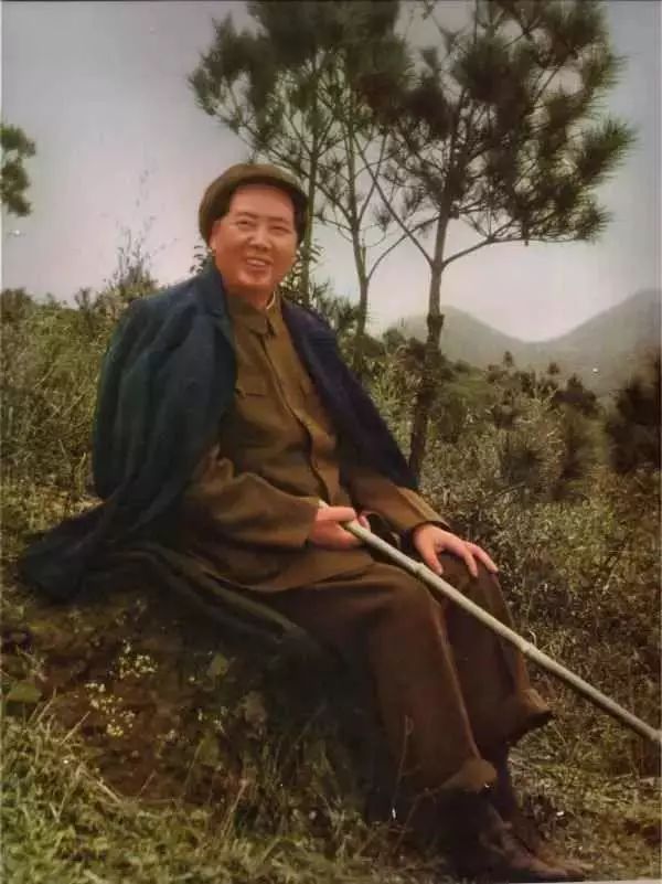 重温毛主席经典诗词:读伟人诗词,看一代天骄!