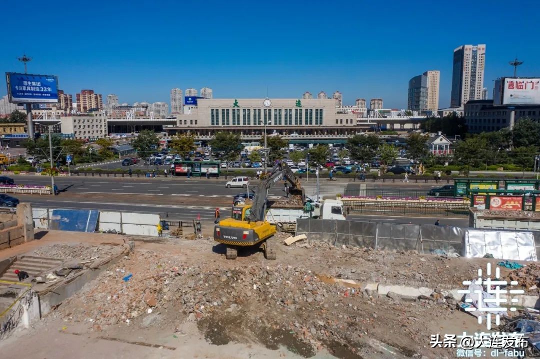 新世纪广场改造全过程,胜利广场改造前后对比