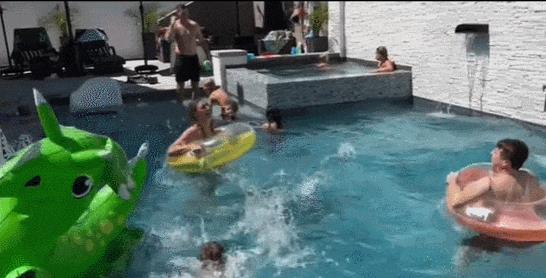 惊!13岁少女意外发现家庭录像带,竟然揭露父亲肮脏的秘密!