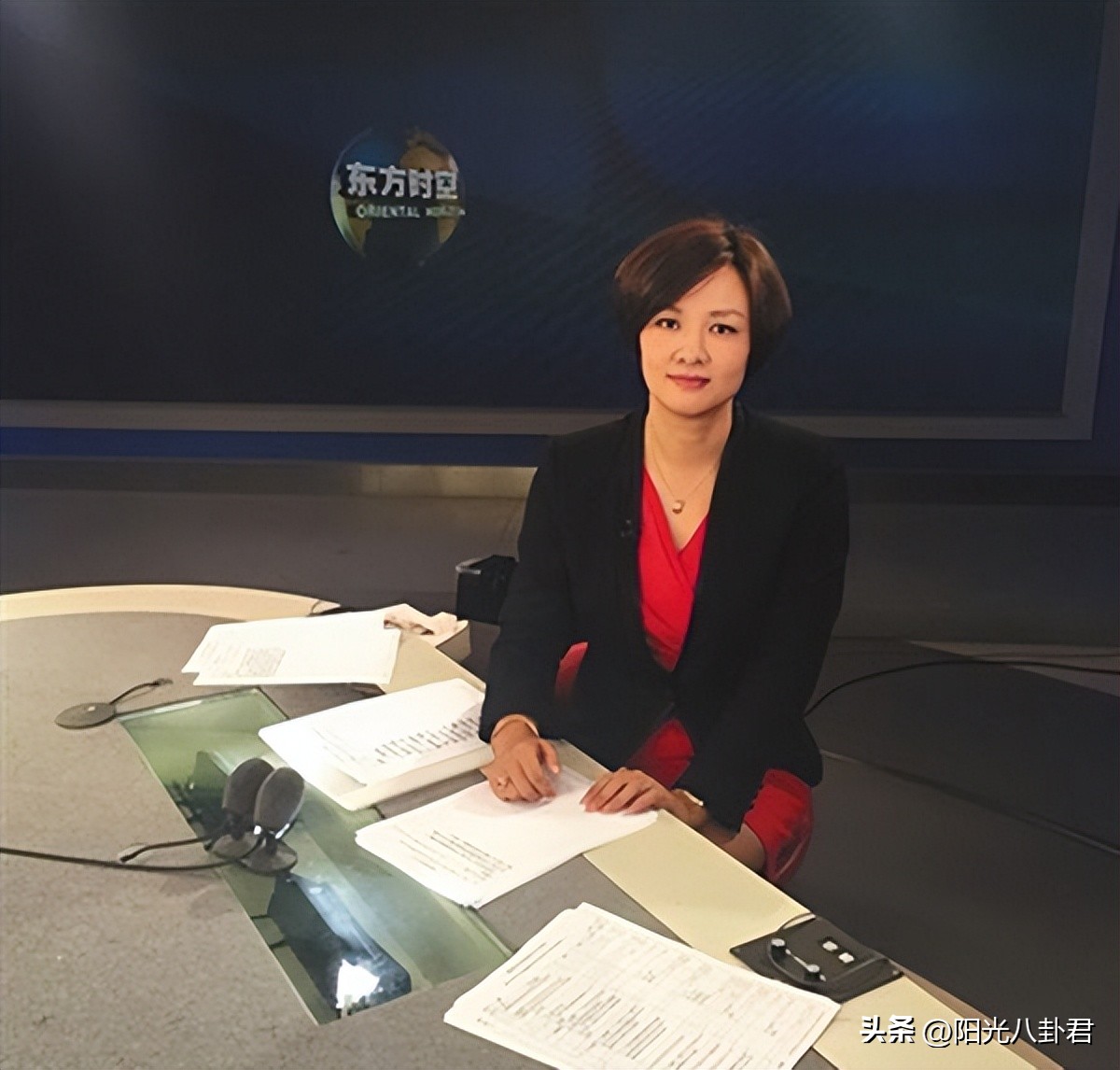 十年前汶川主持人落泪,2008年汶川大地震李小萌实地采访