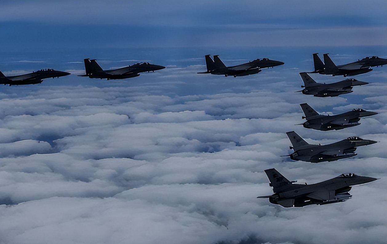 韩美不顾警告举行演习,240架军机升空,朝鲜发射10多枚导弹警告