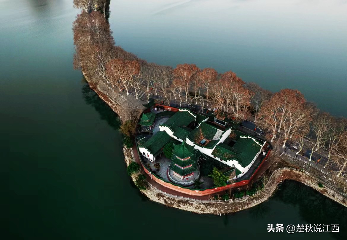 甘棠湖上“娘娘庙”，是为闹市中的一方净土，风光旖旎，四季浪漫