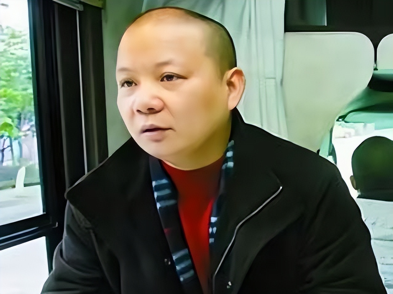 他靠给人洗脚身价百亿，为员工买房，得癌症后却靠众筹治病，为何