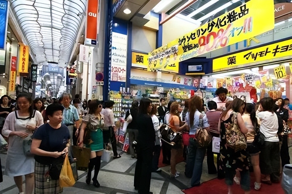 波司登轻装上阵衬衫羽绒服,波司登轻装上阵