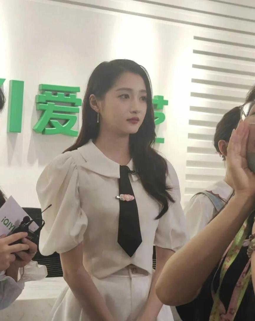 关晓彤壮吗,关晓彤长得壮