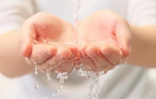 足*女浴**转行开奶茶店，同居男出资32万，这钱还要回吗