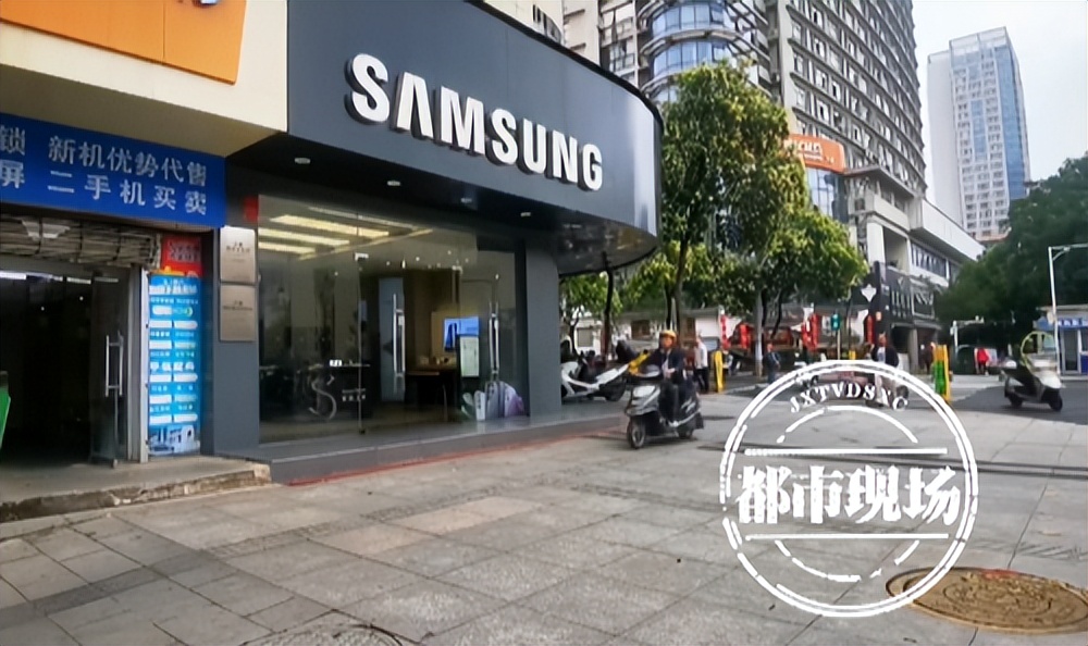 三星屏幕出现一条粉线能修吗,三星手机屏幕为什么出现黑点和线