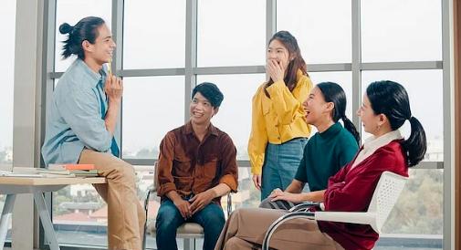 强制员工转发朋友圈，不发就扣钱，您认为过分吗？