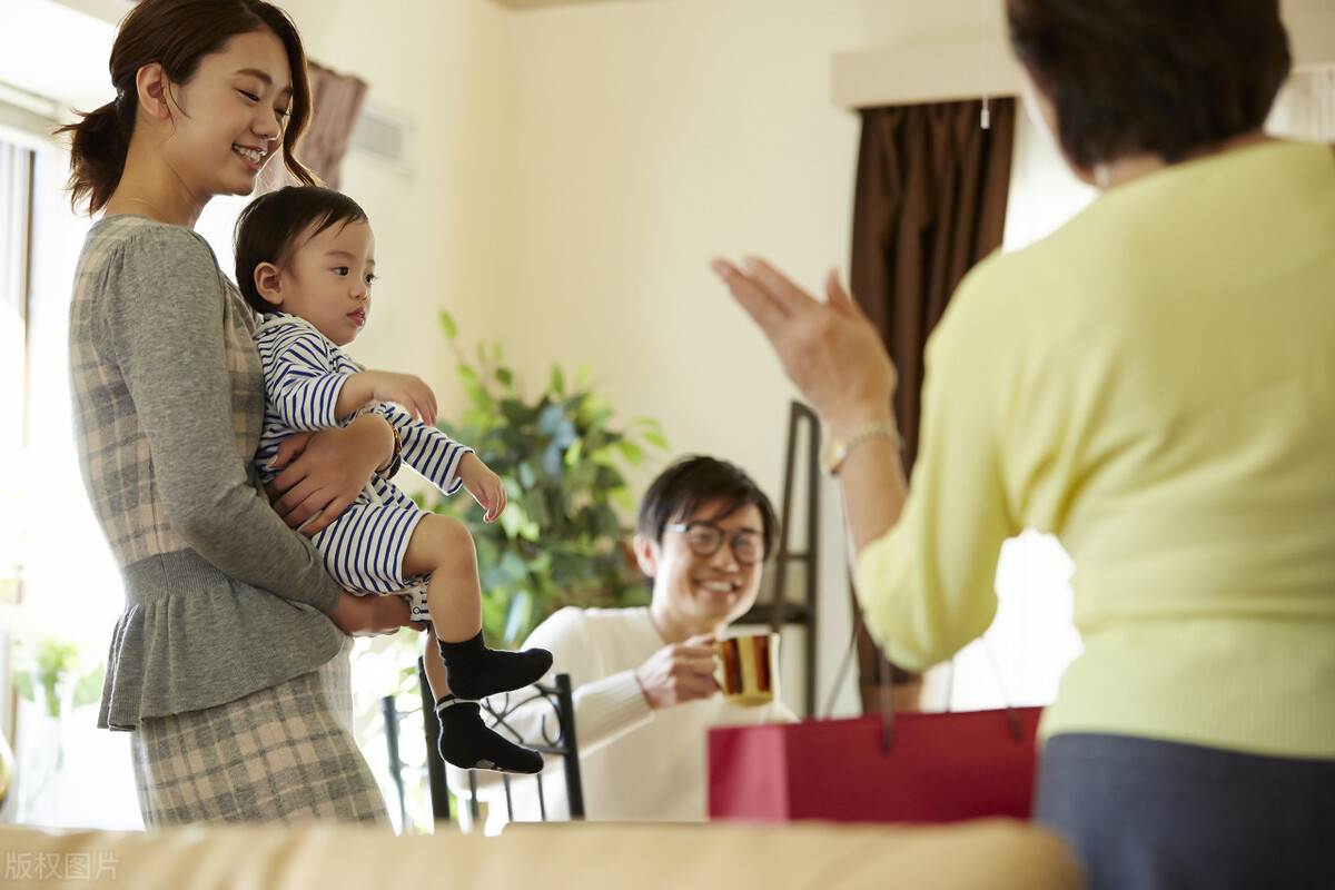 58岁的二婚老伴每月给5000元,62岁阿姨哭诉再婚老伴一再纵容