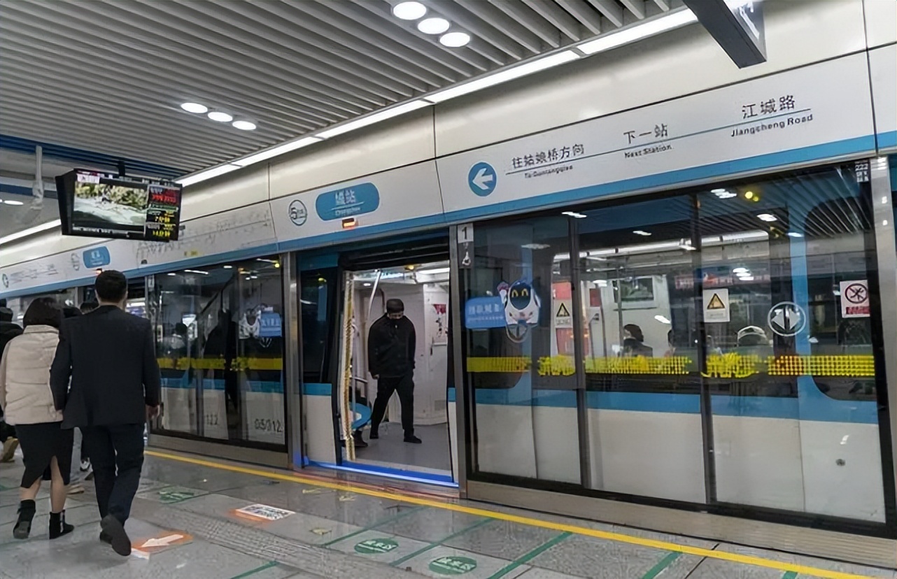 女大学生地铁事件道歉,地铁女学生事件