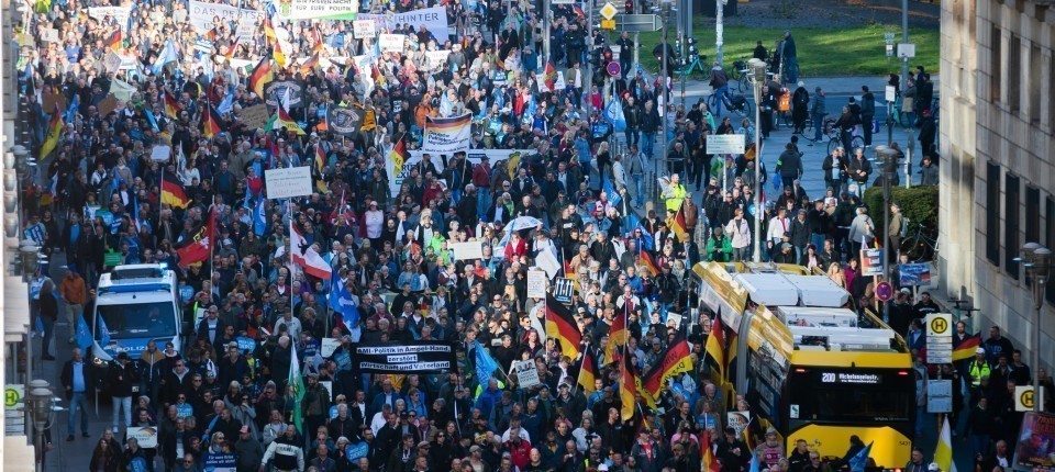 玩火者必自焚的意思,玩火者必焚典故