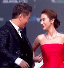 父女之间亲嘴的危害,父女亲脸拥抱违法吗