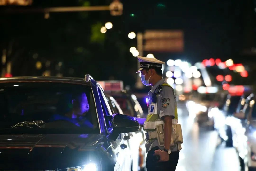【夏季治安打击整治“百日行动”】福建福州公安持续开展夏夜治安巡查宣防集中统一行动
