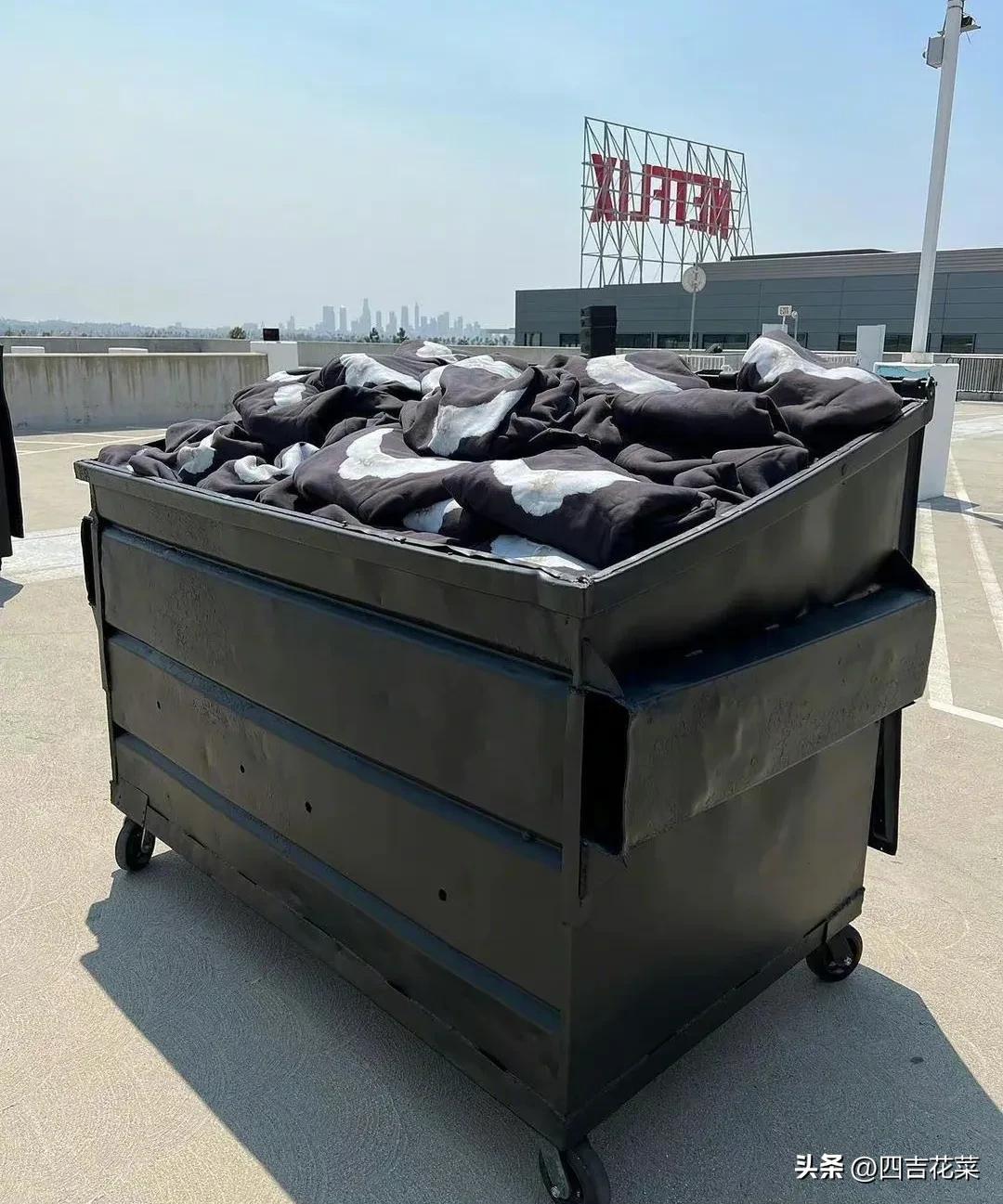 侃爷yeezy新鞋曝光,侃爷yeezy联名破洞牛仔