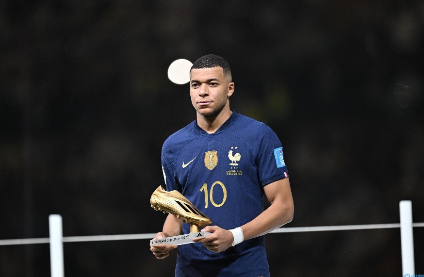 足坛绝代双骄姆巴佩,法国足球姆巴佩最美时刻