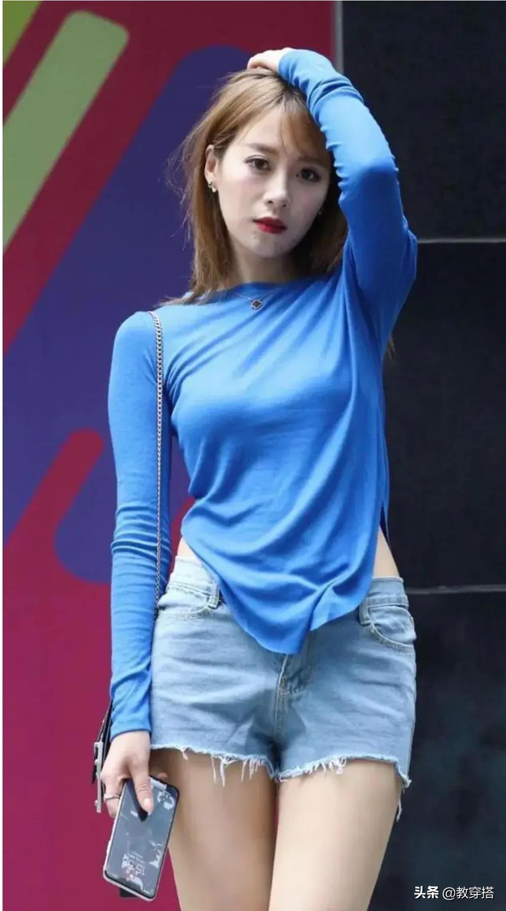 凸显身材的吊带衫搭配,网红牛仔斜肩背带短裤穿搭