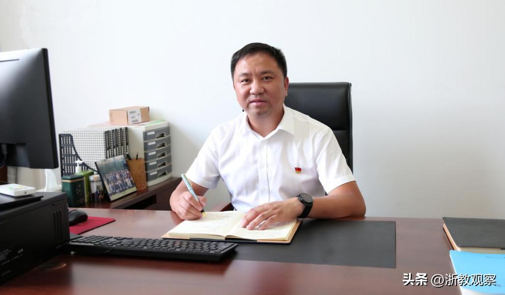 杭州市富阳区新登镇中学校长卢华伟:让师生绽放生命的精彩