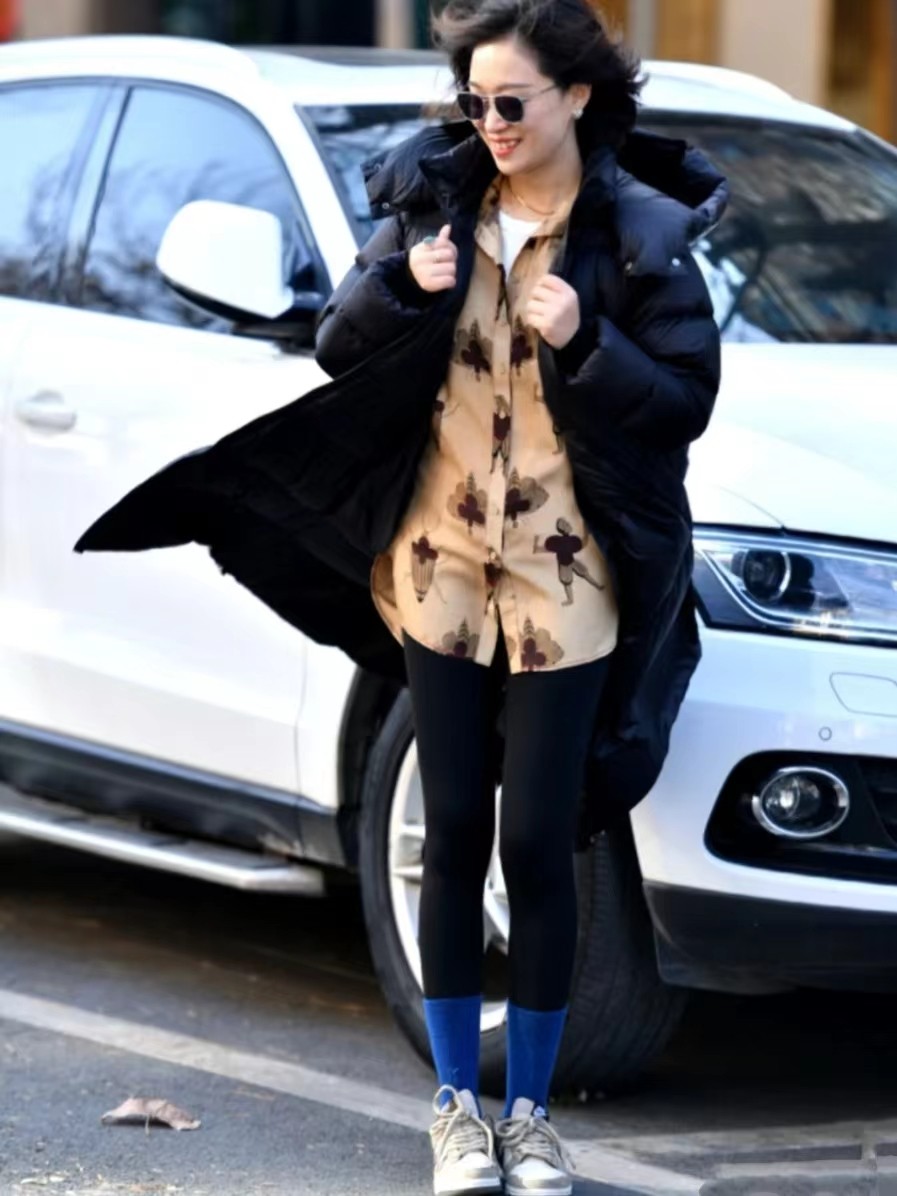 适合羽绒大衣的鞋子,大衣球鞋才是今年冬天最美搭配