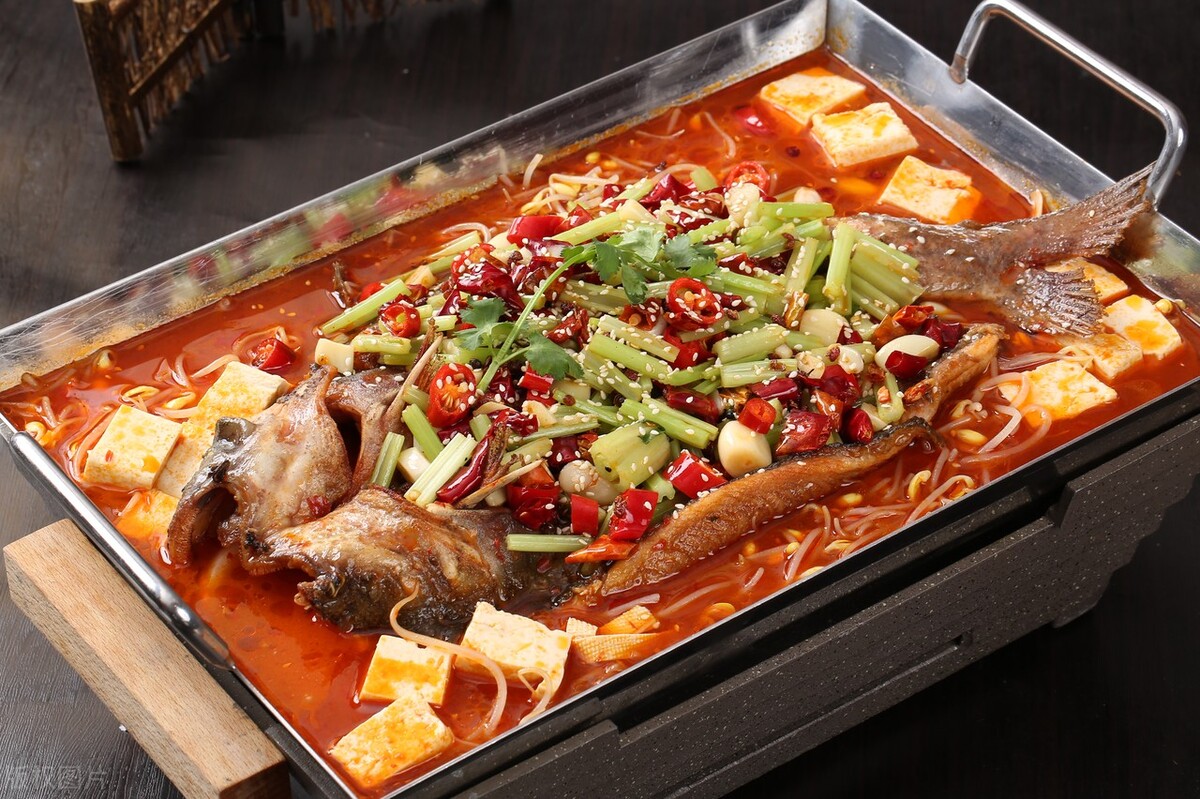 女裤每天湿湿的而且有异味是为啥,裤底老是湿湿的是怎么回事