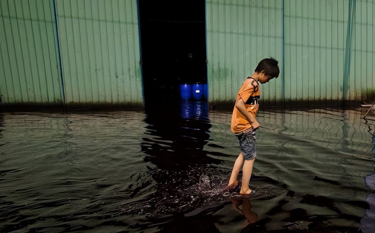 央视曝光市场“夺命毒衣服”，致癌物超标20多倍！可别再乱买了