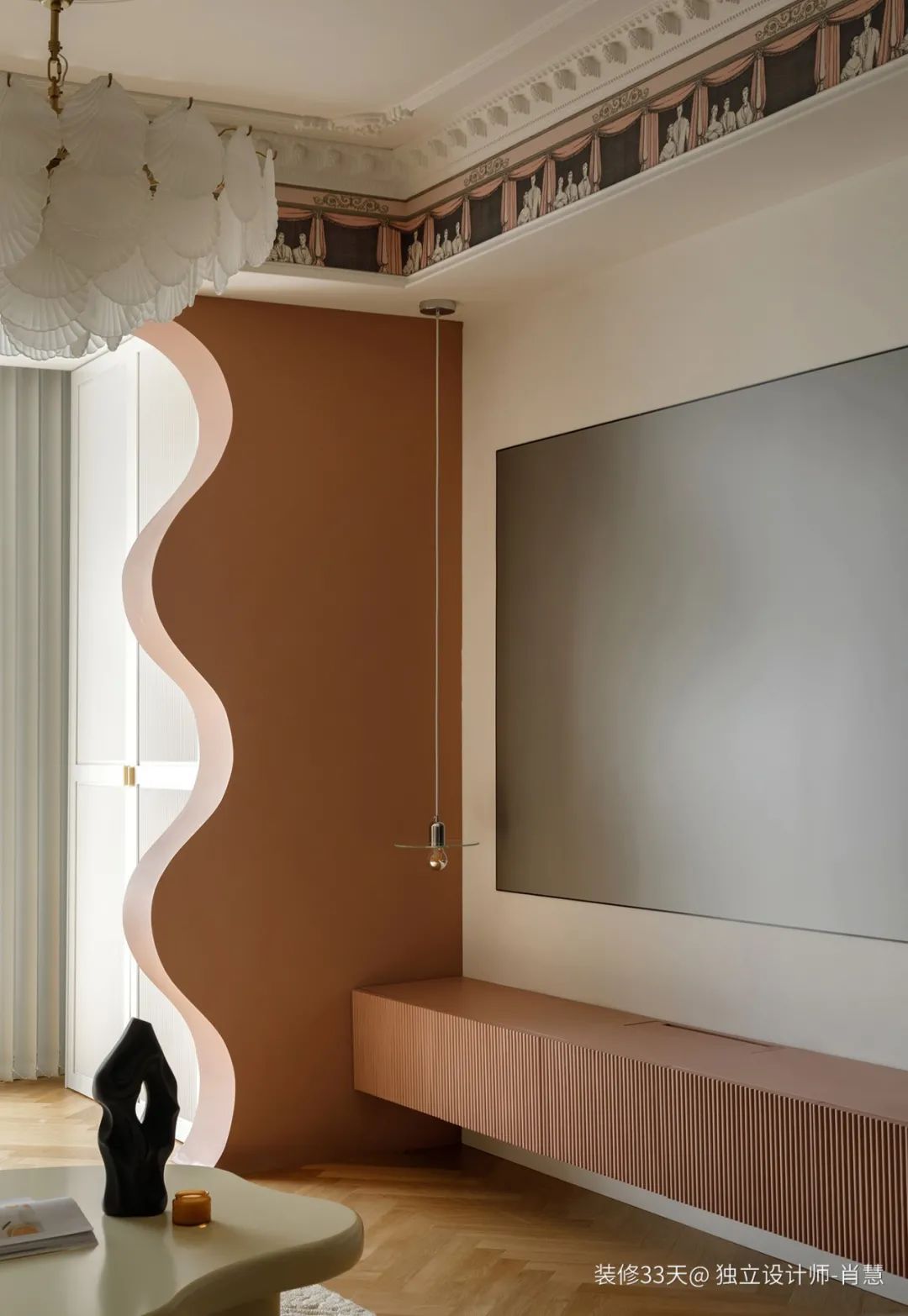 我盯着几个门洞看了好久