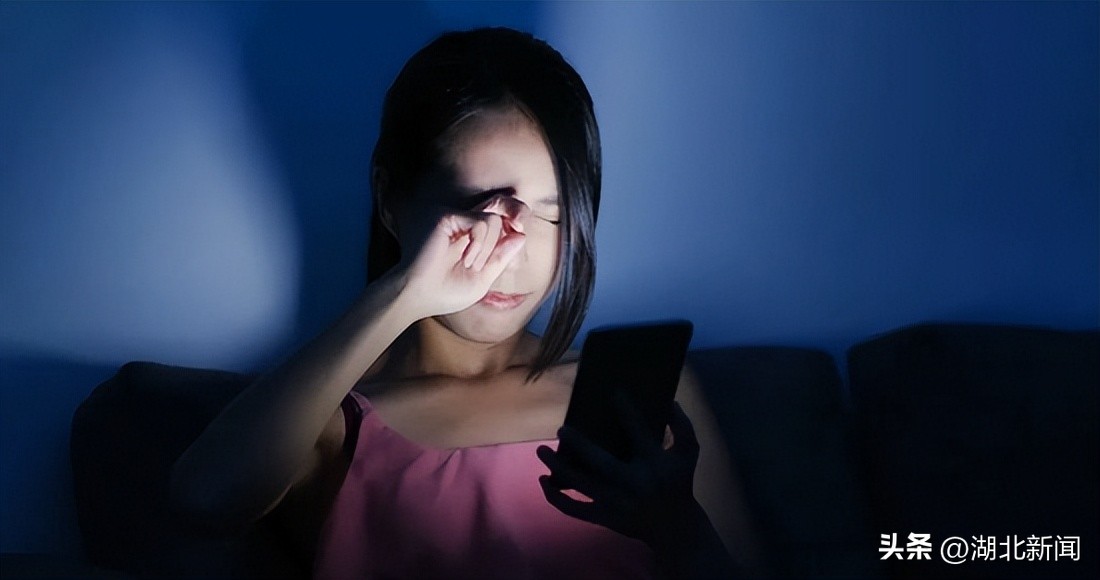 眼睛经常戴隐形眼镜,眼睛也要长结石吗