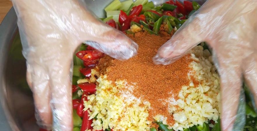 婆婆做的炝拌芹菜,婆婆菜的腌制方法