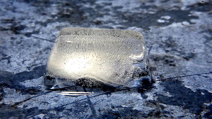 制冰厂大冰块制冰原理,制冰块厂为什么很赚钱