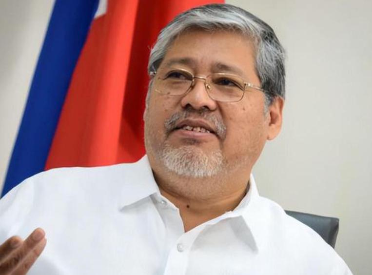 菲海警船擅闯仁爱礁被驱离,菲海警船打掩护靠近仁爱礁