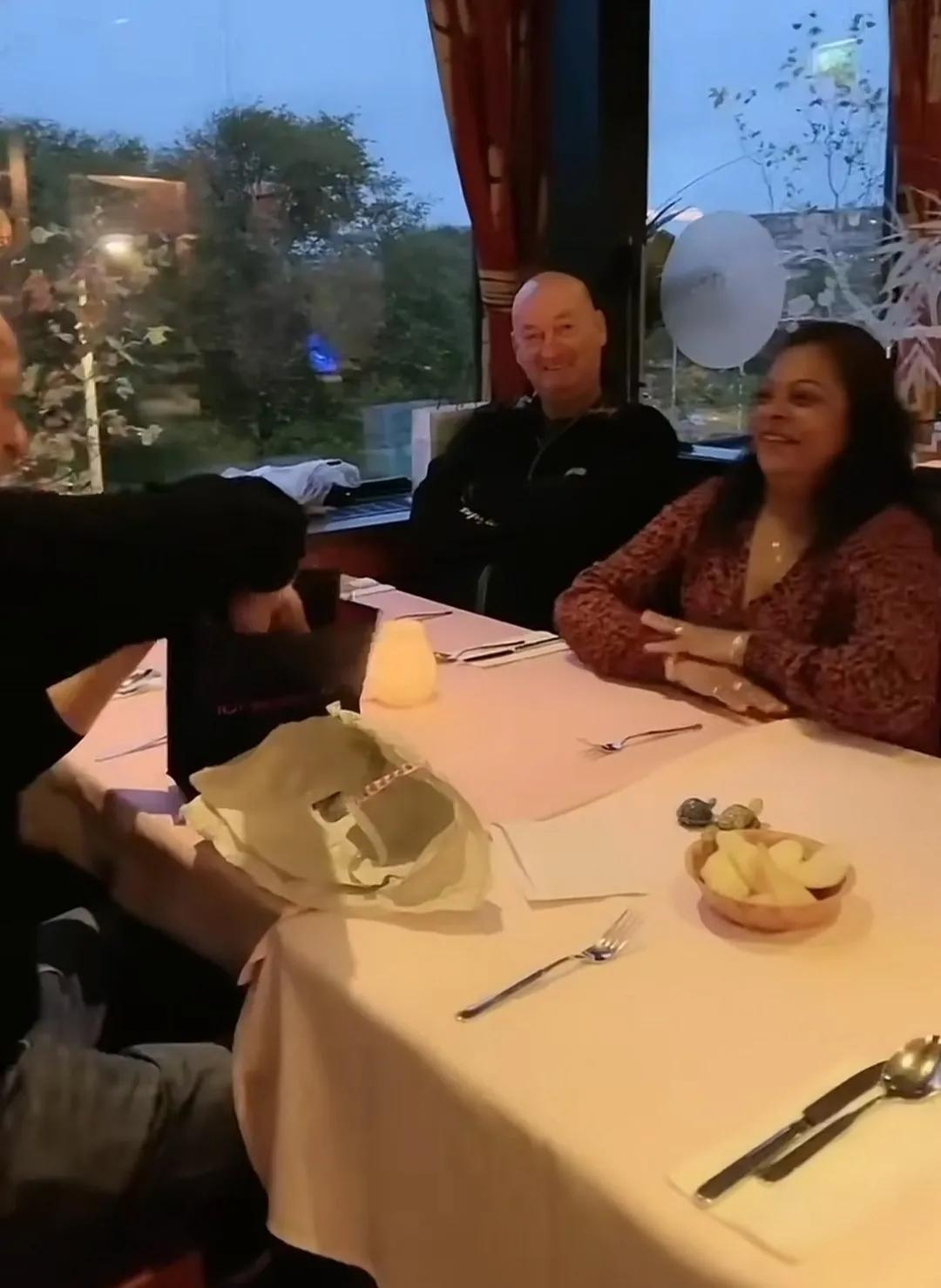 辽宁美女去荷兰寻找机会，偶遇荷兰男子，发现荷兰人喜欢中国文化