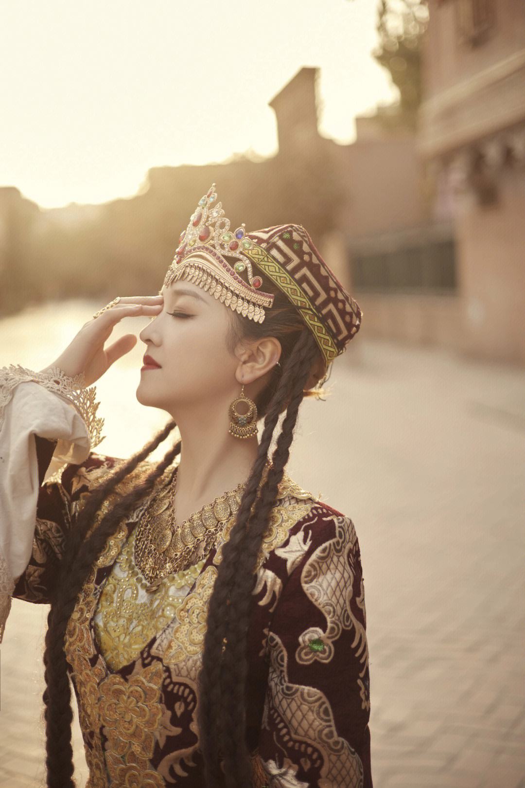 维吾尔族服饰欣赏,维吾尔族特色民族服饰