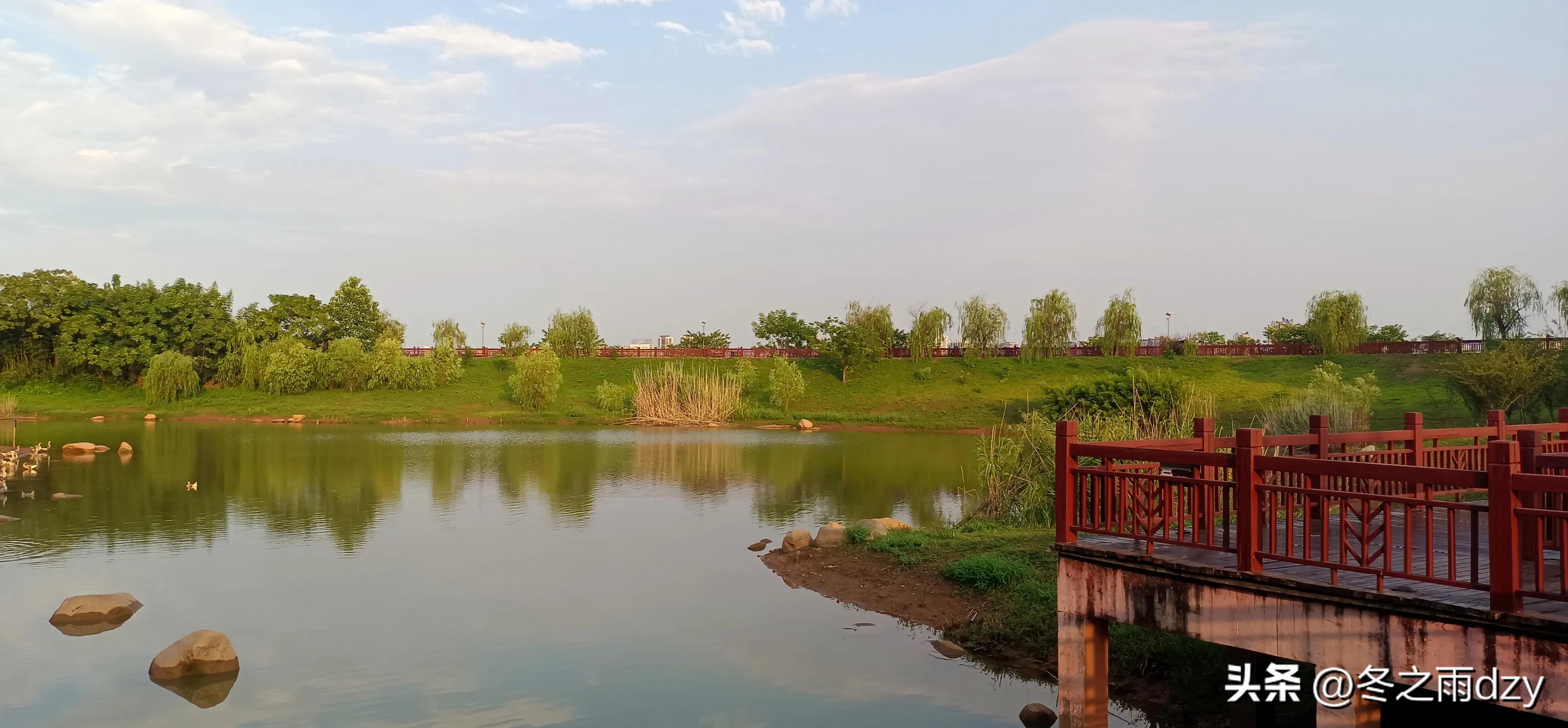 南昌舰主题园凤凰洲湿地公园,凤凰洲建军广场