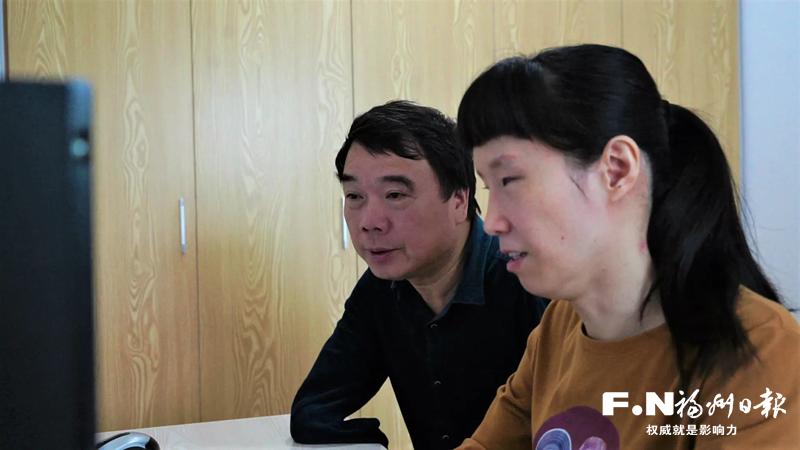 无双臂大学生,无手臂的大学生