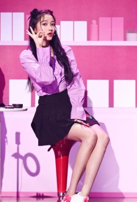 鹿晗关晓彤自交往以来备受争议,鹿晗关晓彤公开恋情前的回顾