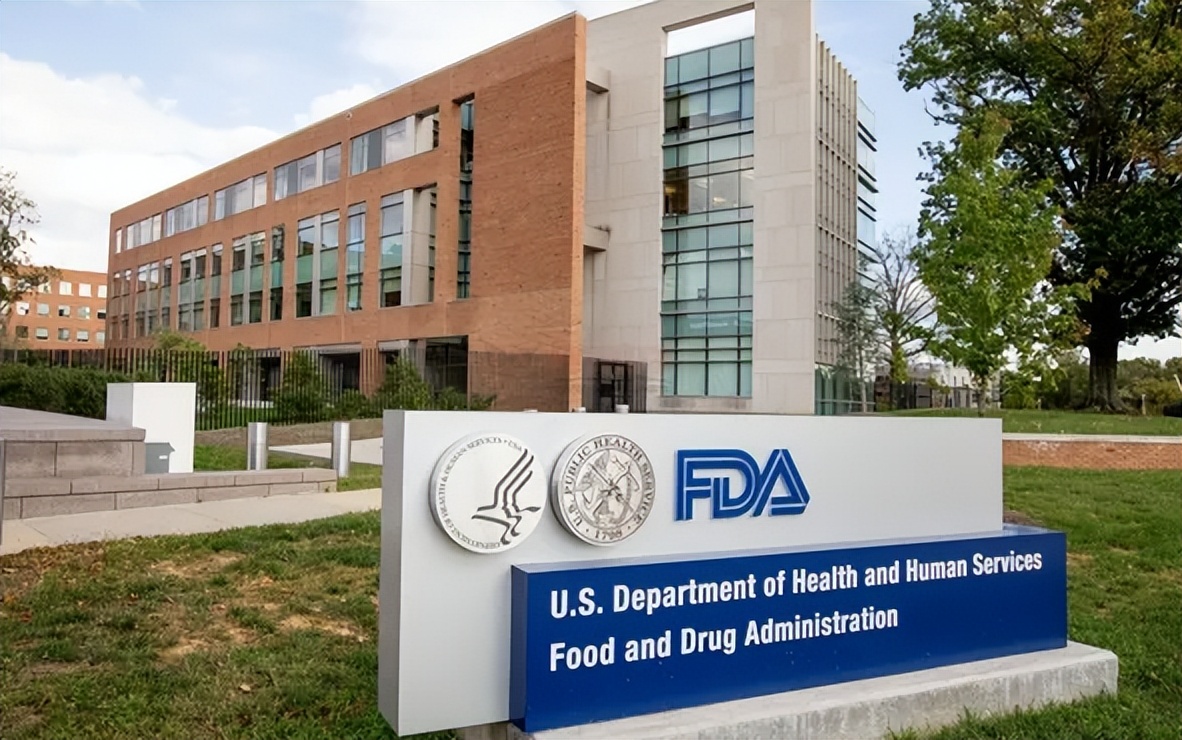 一罐奶粉难倒美国？纽约进入紧急状态，政府出动军机采购进口奶粉